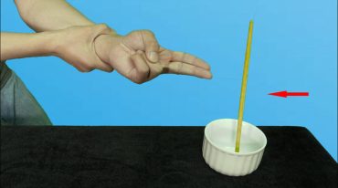 水碗立筷子